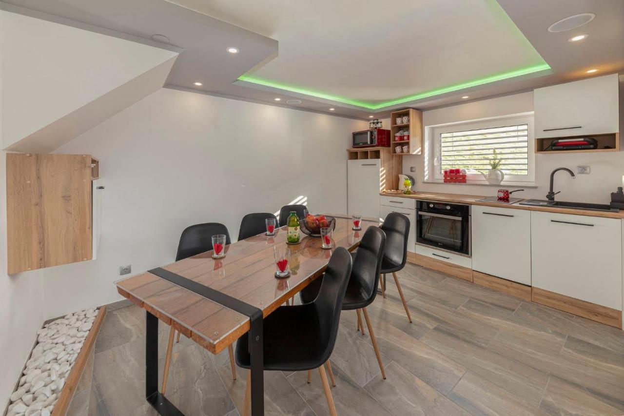 Holiday House Vikend Polzela ภายนอก รูปภาพ